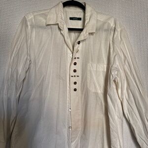 Men's 100% cotton shirt with mother of pearl and unique buttons
